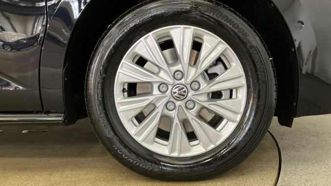 Volkswagen Multivan 1.5 TSI eHybrid Life 5dr 4MOTION DSG Estate - Image 5
